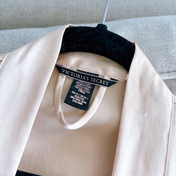 90% NEW VICTORIAS SECRET ROBE, SIZE S - Picture 7 of 8
